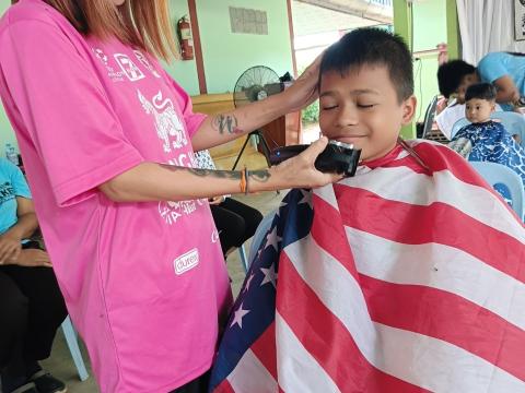 โครงการตัดผมฟรี ทำดีเพื่อพ่อ