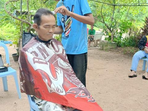 โครงการตัดผมฟรี ทำดีเพื่อพ่อ