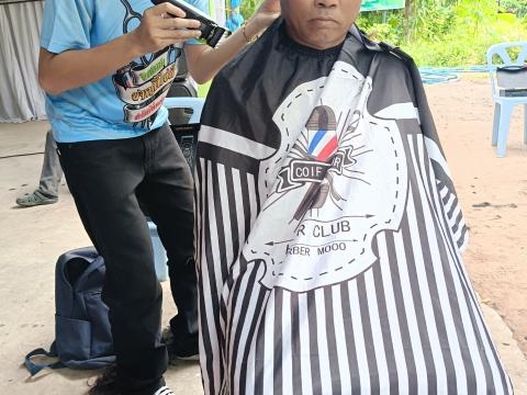 โครงการตัดผมฟรี ทำดีเพื่อพ่อ