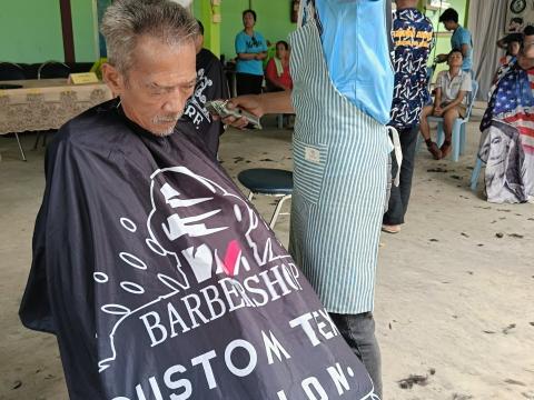 โครงการตัดผมฟรี ทำดีเพื่อพ่อ