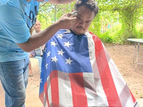 โครงการตัดผมฟรี ทำดีเพื่อพ่อ