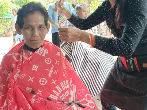 โครงการตัดผมฟรี ทำดีเพื่อพ่อ