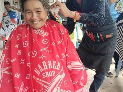 โครงการตัดผมฟรี ทำดีเพื่อพ่อ