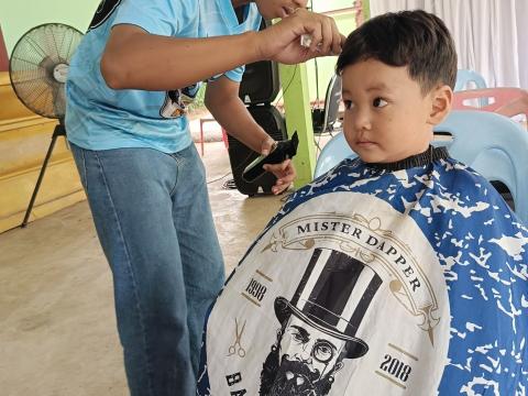 โครงการตัดผมฟรี ทำดีเพื่อพ่อ