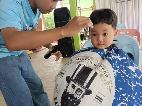 โครงการตัดผมฟรี ทำดีเพื่อพ่อ