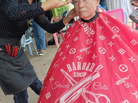 โครงการตัดผมฟรี ทำดีเพื่อพ่อ