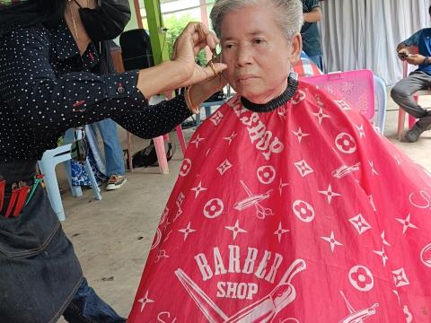 โครงการตัดผมฟรี ทำดีเพื่อพ่อ