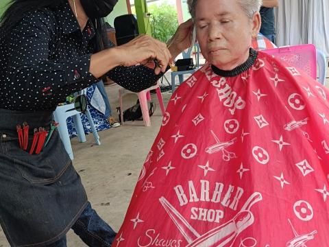 โครงการตัดผมฟรี ทำดีเพื่อพ่อ