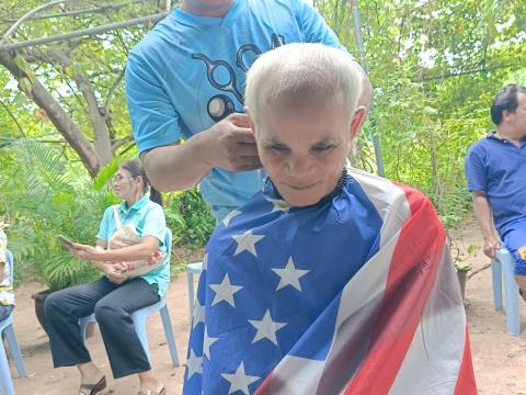 โครงการตัดผมฟรี ทำดีเพื่อพ่อ