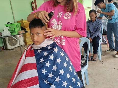 โครงการตัดผมฟรี ทำดีเพื่อพ่อ