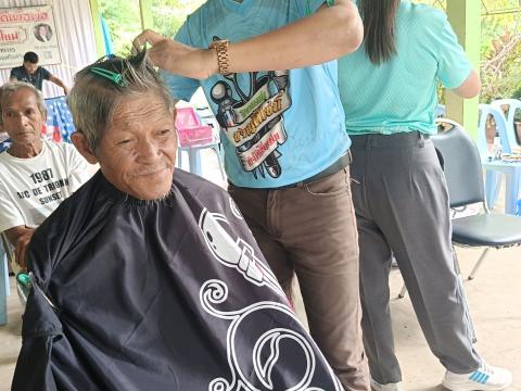 โครงการตัดผมฟรี ทำดีเพื่อพ่อ
