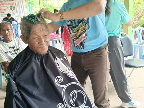 โครงการตัดผมฟรี ทำดีเพื่อพ่อ