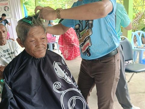 โครงการตัดผมฟรี ทำดีเพื่อพ่อ
