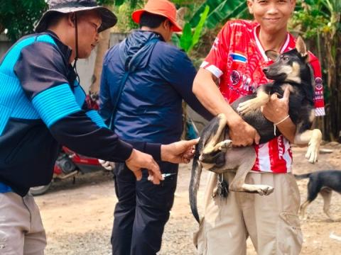 โครงการรณงค์ฉีดวัคซีนป้องกันโรคพิษสุนัขบ้าฯ บ้านสมจิต หมู่ที่ 5