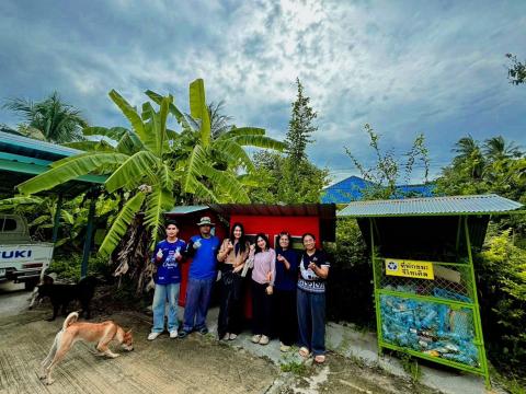 ลงพื้นที่เก็บขยะอันตราย เช่น หลอดไฟ ถ่านไฟฉาย ขวดสเปรย์ในพื้นที่ตำบลโคกว่านเพื่อนำไปกำจัดให้ถูกวิธี