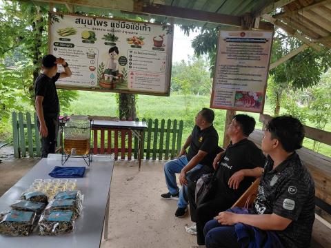 วันที่ 4 กรกฎาคม 2569 ศึกษาดูงานและรับฟังการบรรยายเรื่อง เศรษฐกิจพอเพียงและโคกหนองนาโมเดลของศูนย์ การเรียนรู้โครงการพระราชทานฯ จากเรือนจำชั่วคราวเขาไม้แก้ว