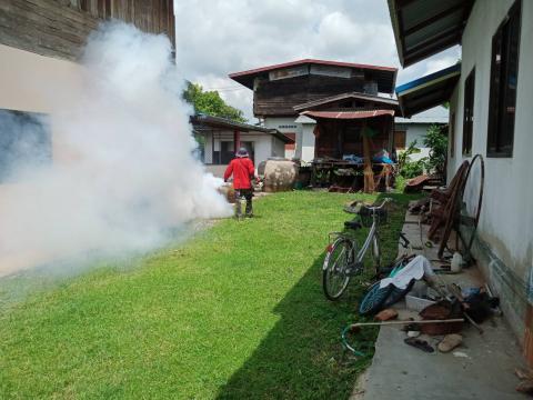 พ่นหมอกควันเพื่อกำจัดยุงลาย หมู่ 6 บ้านหนองหมี