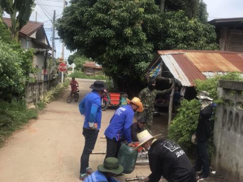 พ่นหมอกควันเพื่อกำจัดยุงลาย หมู่ 11 และหมู่ 4 บ้านหนองถนน