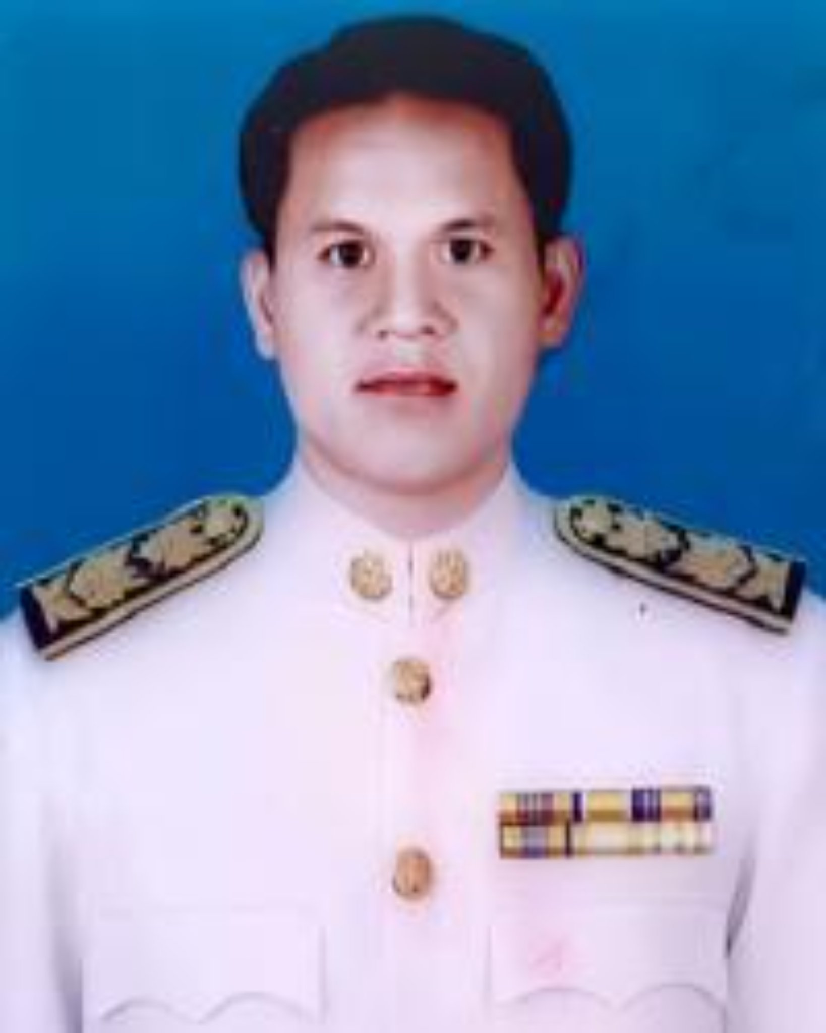 นายมนตรี สิงห์ทอง